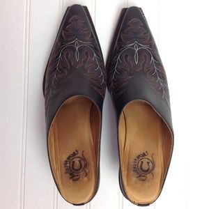 Charlie 1 Horse Mayela Slide By Lucchese